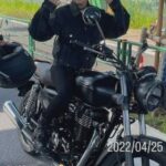 柴咲コウがホンダGB350にまたがり金髪姿を披露するインスタ投稿写真