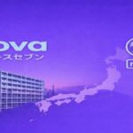 novaニュースセブンのメインビジュアル 日本地図と都市ビルを背景にしたニュースロゴ
